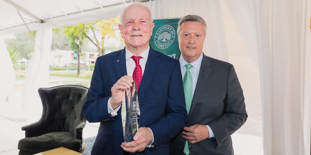 David R. Scott accepts the Presidential Global Citizen Award.