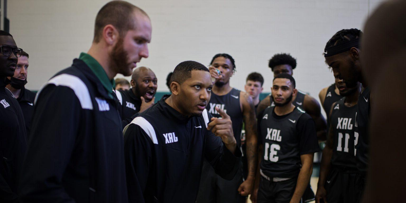 jordan mincy coaches team at timeout